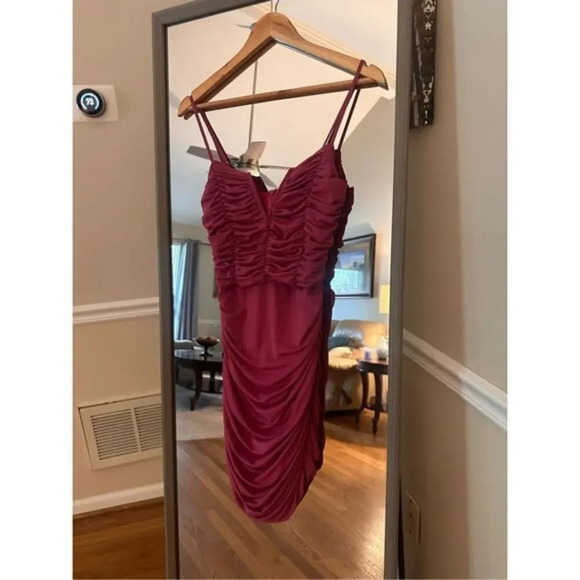 Lulu’s Ruched Magenta Bodycon Mini Dress Size Small - Picture 1 of 4